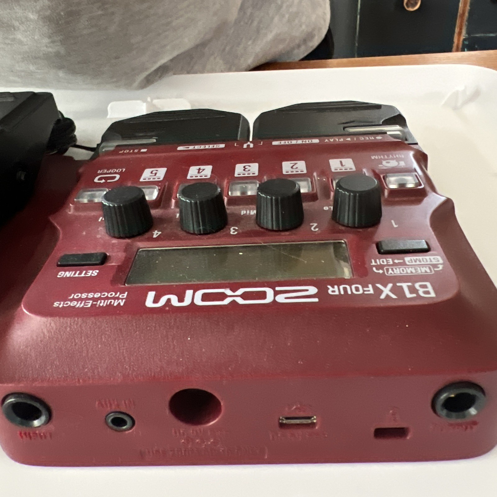 ZOOM Multi-Effects Processor (for Bass) B1 FOUR Red & Zoom with ZOOM PS & Box