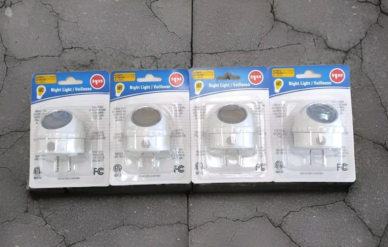 4 Pack Pk Intertek Night Lights *PLUG IN* BRAND NEW  AUTO ON LIGHT SENSOR LED