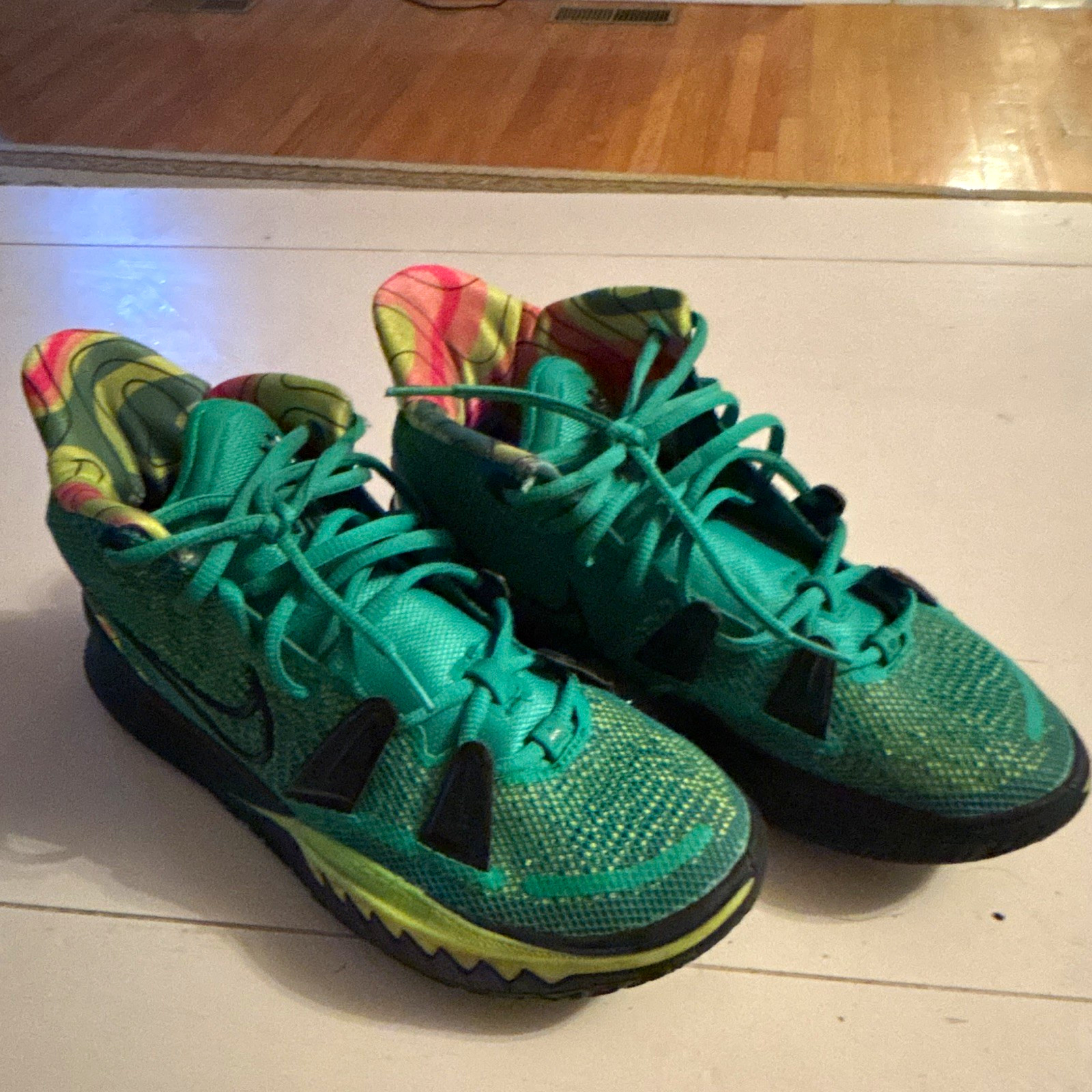 Nike Kyrie 7 Men's Mid Top Basketball Sneakers Lace-Up Rubber Sole Multicolor
