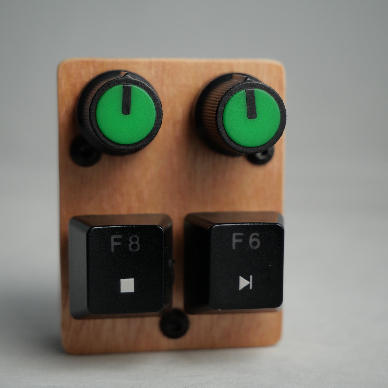 madMidiMini Compact Midi Controller with 2 Note Buttons 2 Potentiometers and LED
