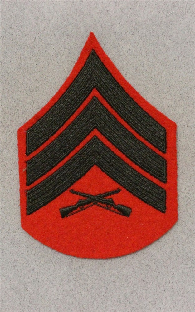 USMC Marine Chevron 643: Sergeant (single) - green on red felt