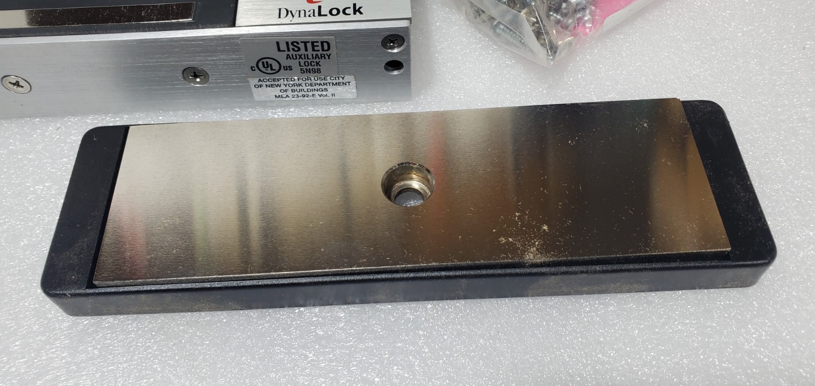 DynaLock 2011-US28-DSM Surface Mount Electromagnetic Lock 1200 LBS 12/24V NEW.