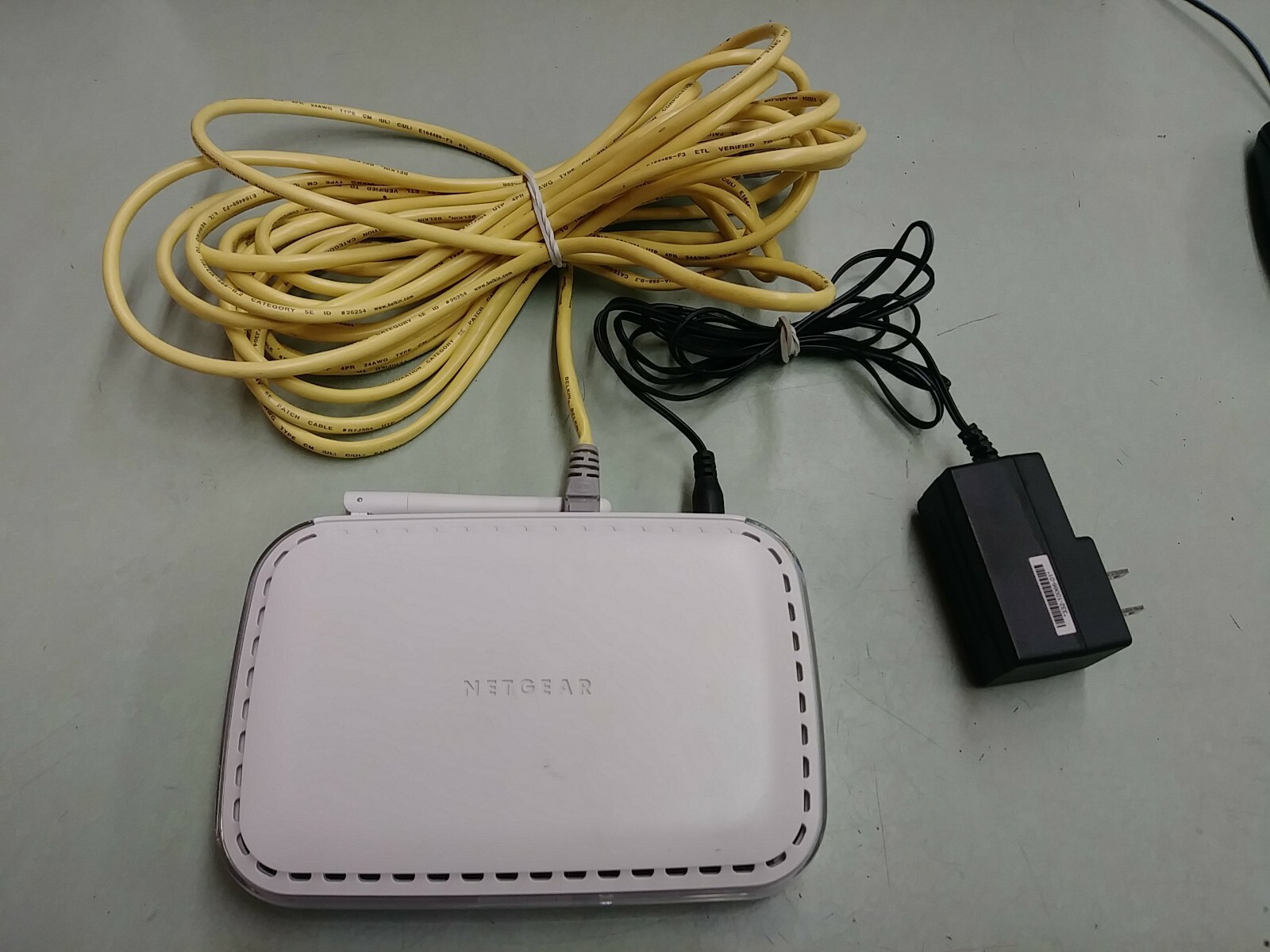 Netgear WGR614 54 Mbps 4-Port 10/100 Wireless G Router (WGR614v6) + Power Cords
