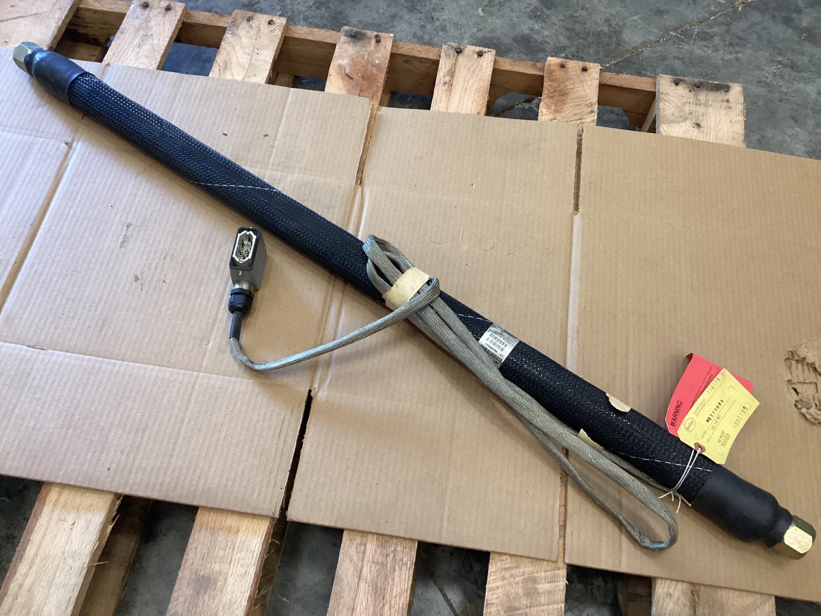 UNUSED - Nordson 225300A Hot Melt Heated Glue Hose 4' 230v 160w