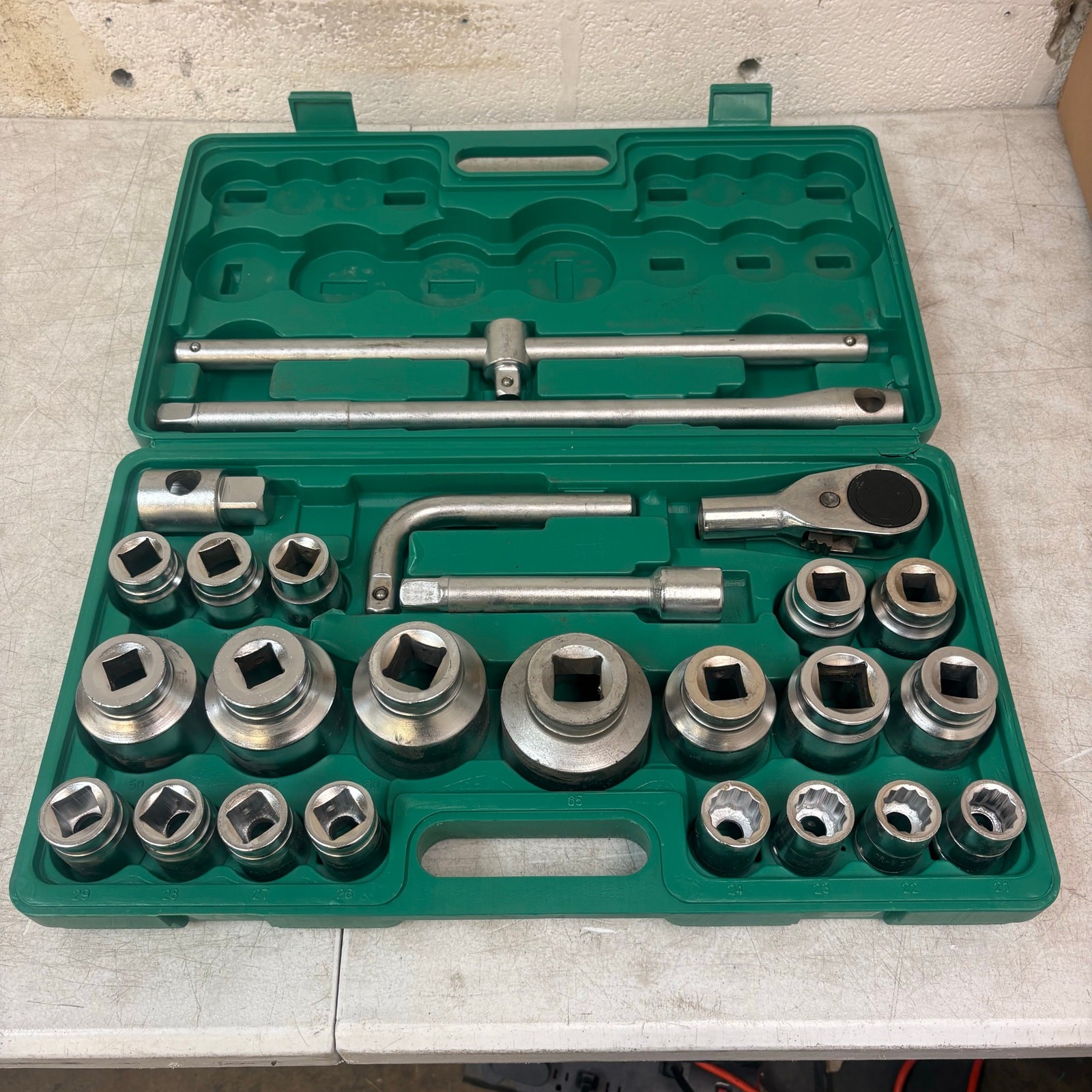 Set of 26-3/4" Tools for Motor Vehicles  & Tractors 20 Sockets from 21mm to 65mm