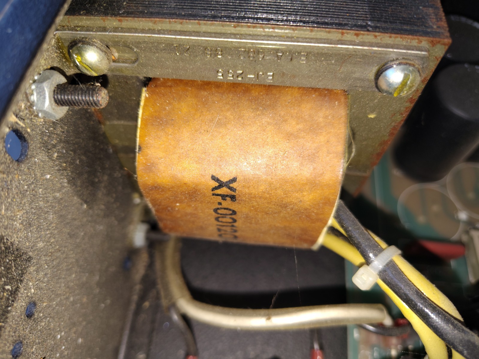 QSC Model 1200 2-Channel Power Amplifier