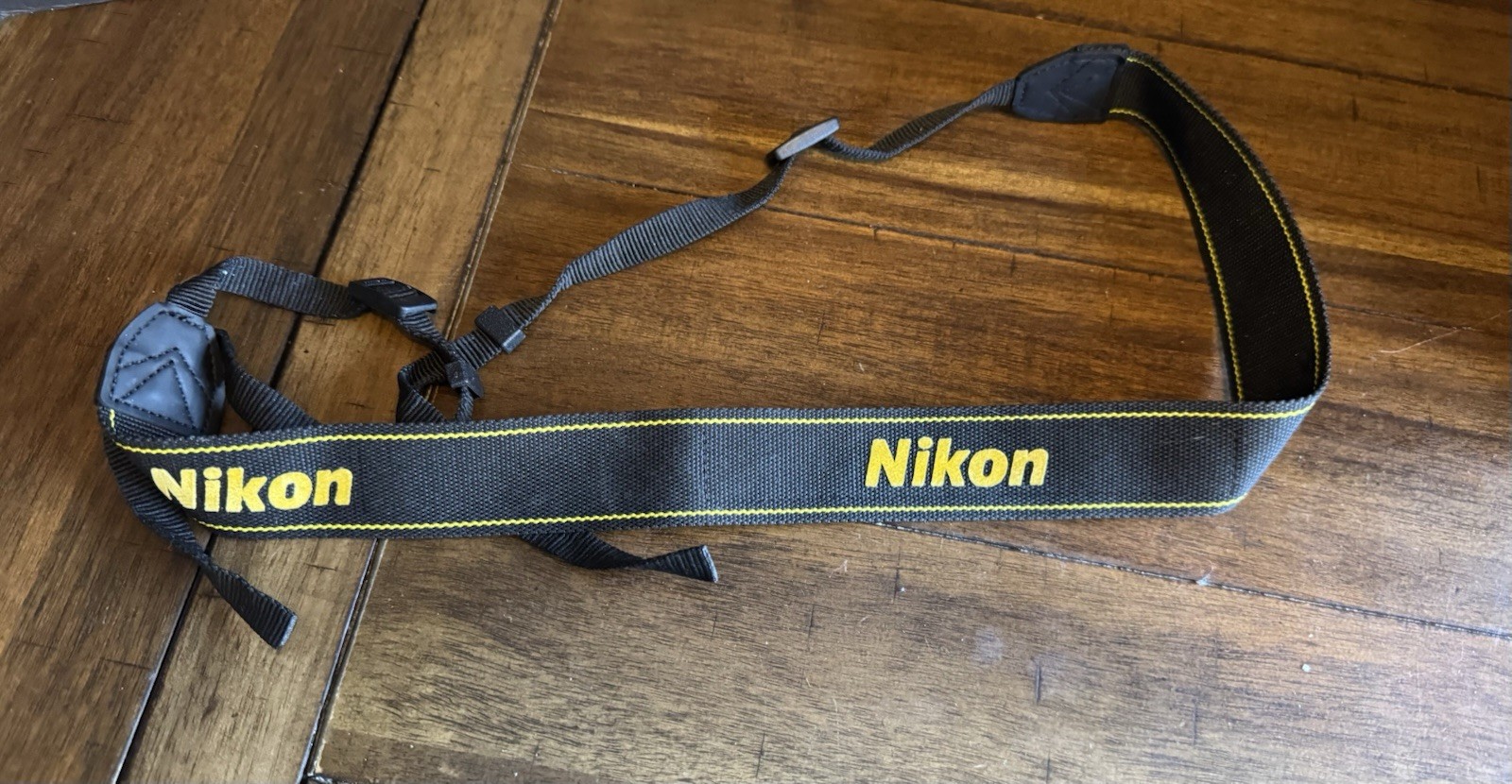 Nikon AN-DC3 Camera Neck Strap Black Yellow OEM DSLR Shoulder Strap