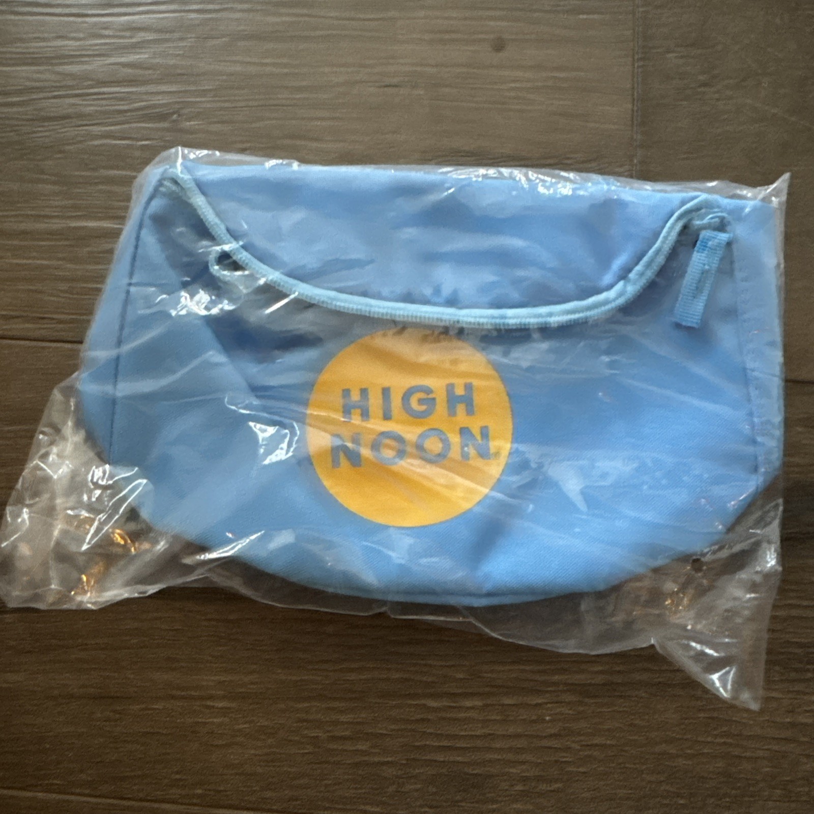 NEW HIGH NOON SELTZER FANNY PACK  (Blue Yellow NIP)