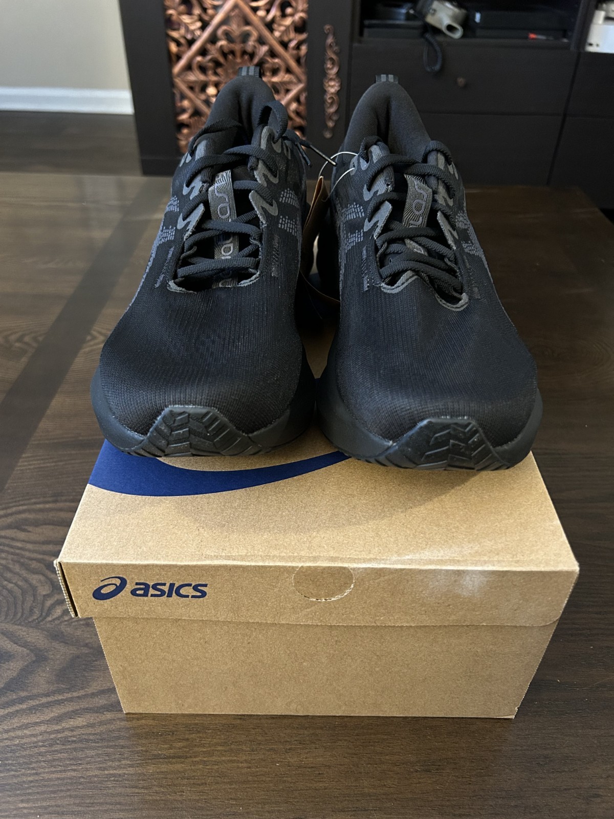 Asics Novablast 5 Black/Carrier Grey Men's Size 9 Brand New