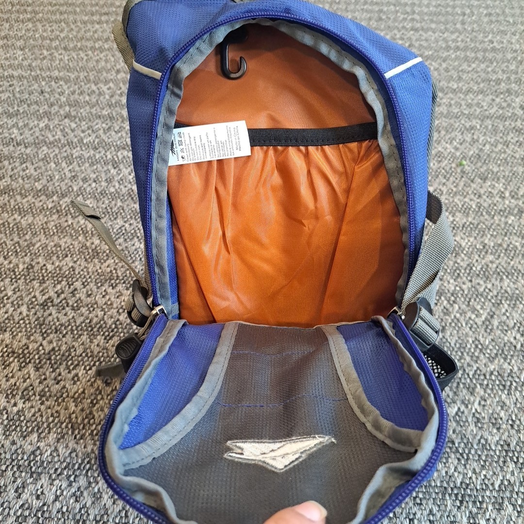 High Sierra Blue Hydration Pack 2L No Bladder Excellent Condition