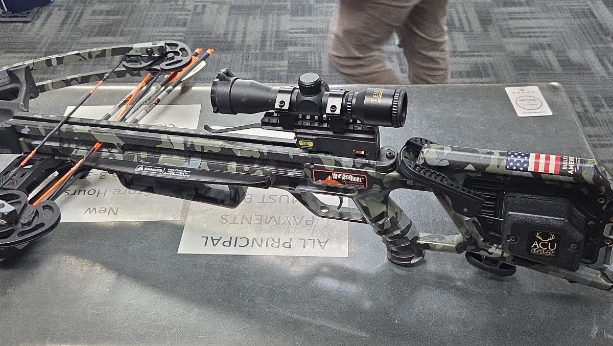 Wicked Ridge M-370 Crossbow with ACUdraw Scope ten point bow