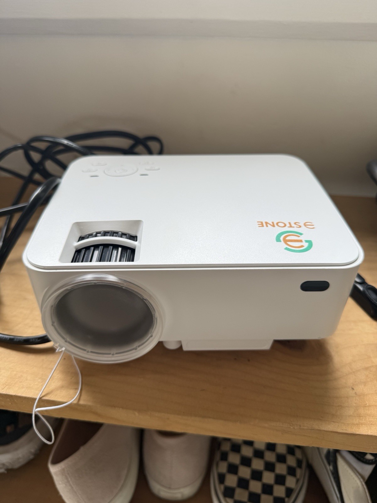 E STONE S260 White LCD Desktop Mini Projector 1800lm 1080p HDMI USB Speaker