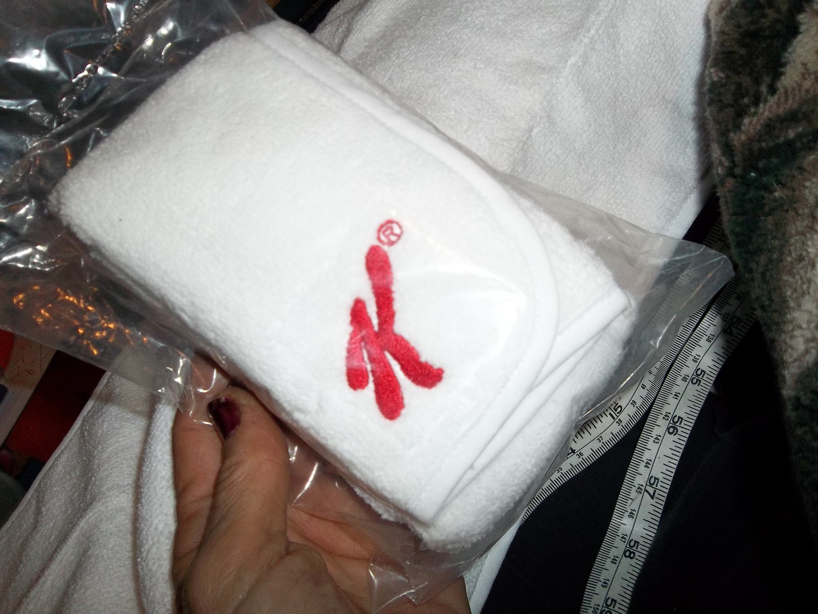LOT OF 2 NEW MICROFIBER DUST ATTRACTING CLOTHS 22 X 10 INCH WHITE IND.PACKAGED