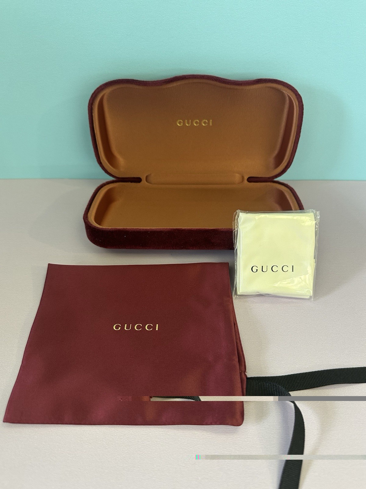 NEW AUTHENTIC GUCCI Sunglasses Eyeglasses  BURGUNDY VELVET CLAMSHELL  LARGE CASE