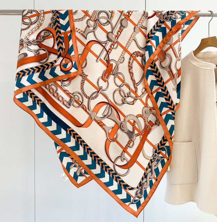 70% Cashmere 30% Silk Shawl 135X135cm Scarf Double Face harness chain Print Wrap