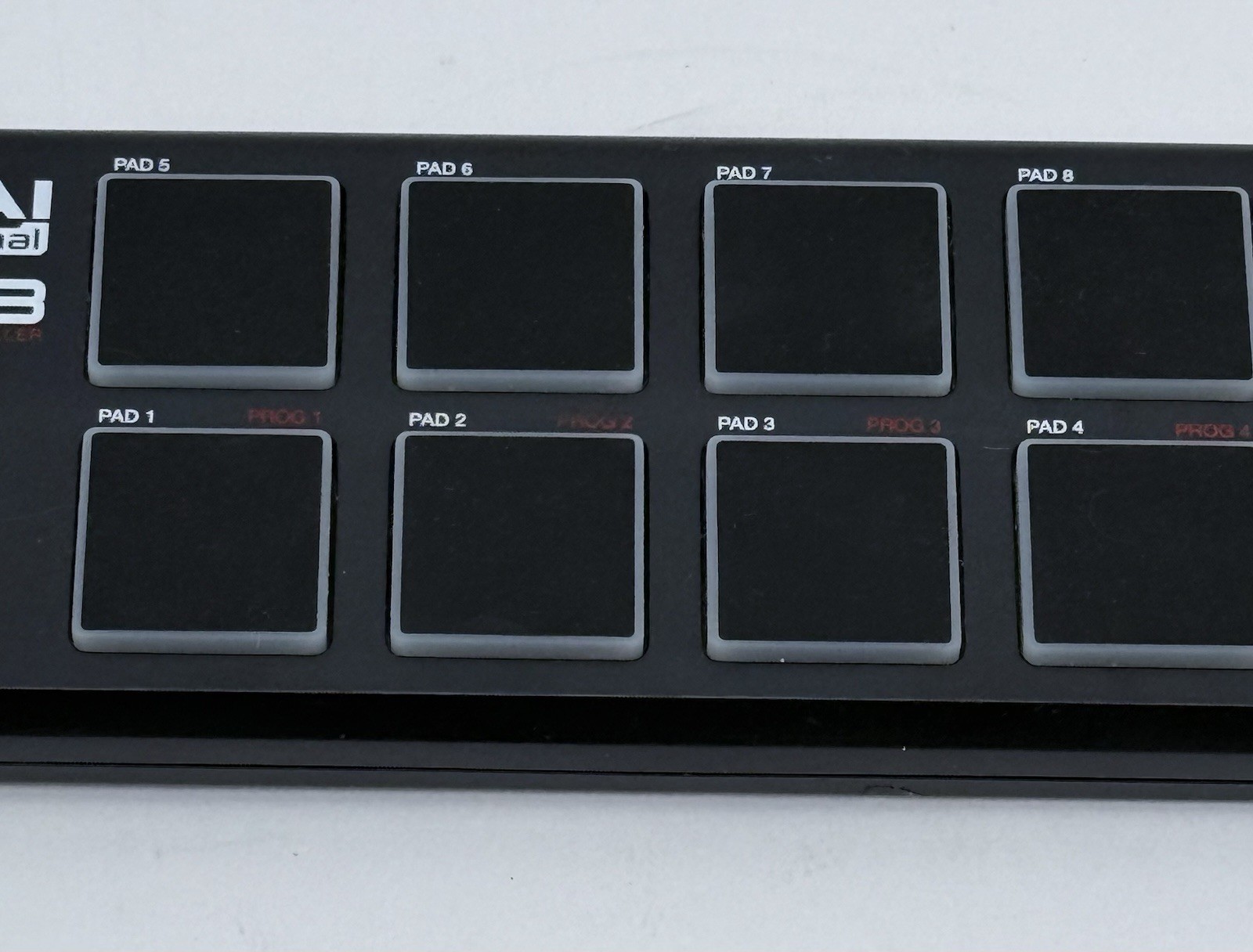 AKAI Professional LPD8 Portable USB Midi Laptop Pad Controller | A2