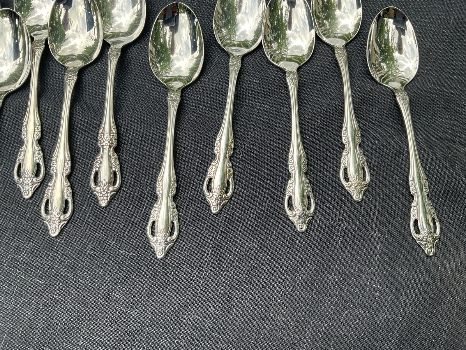 ONEIDA RAPHAEL Stainless Steel USA Flatware Set 101 Pieces