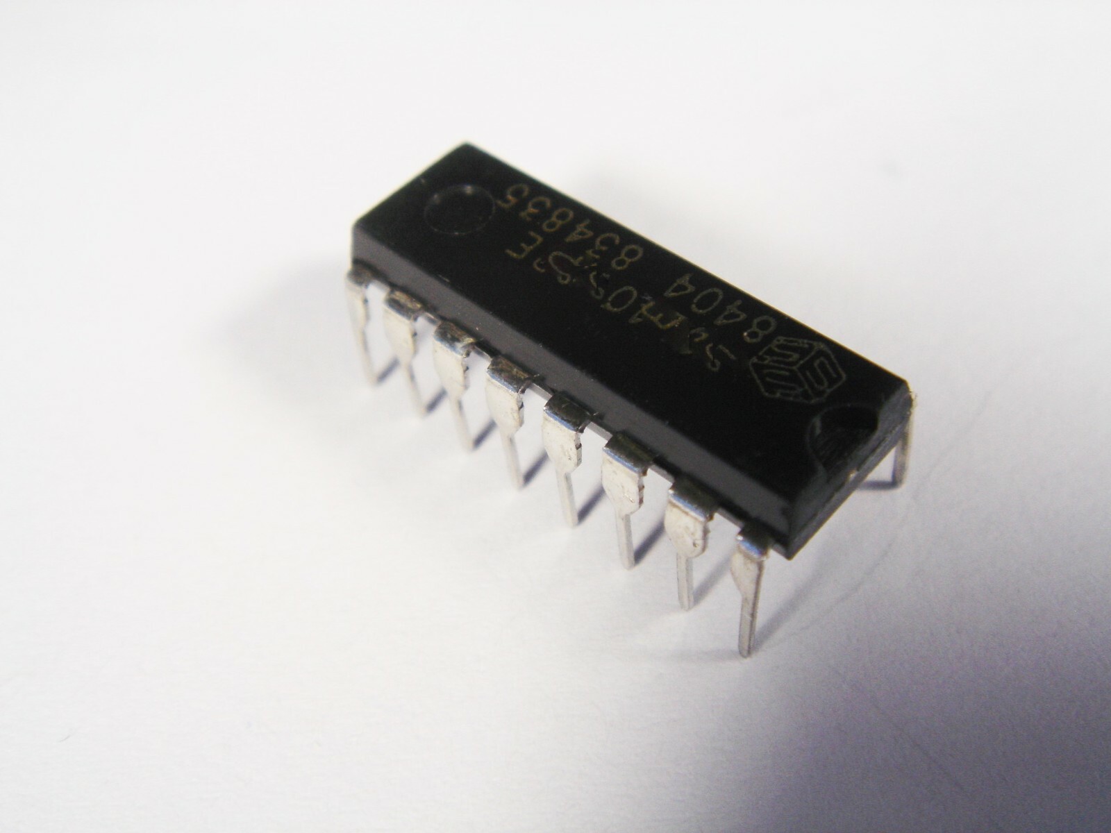 CD4572 CMOS IC Circuit #21-586/7