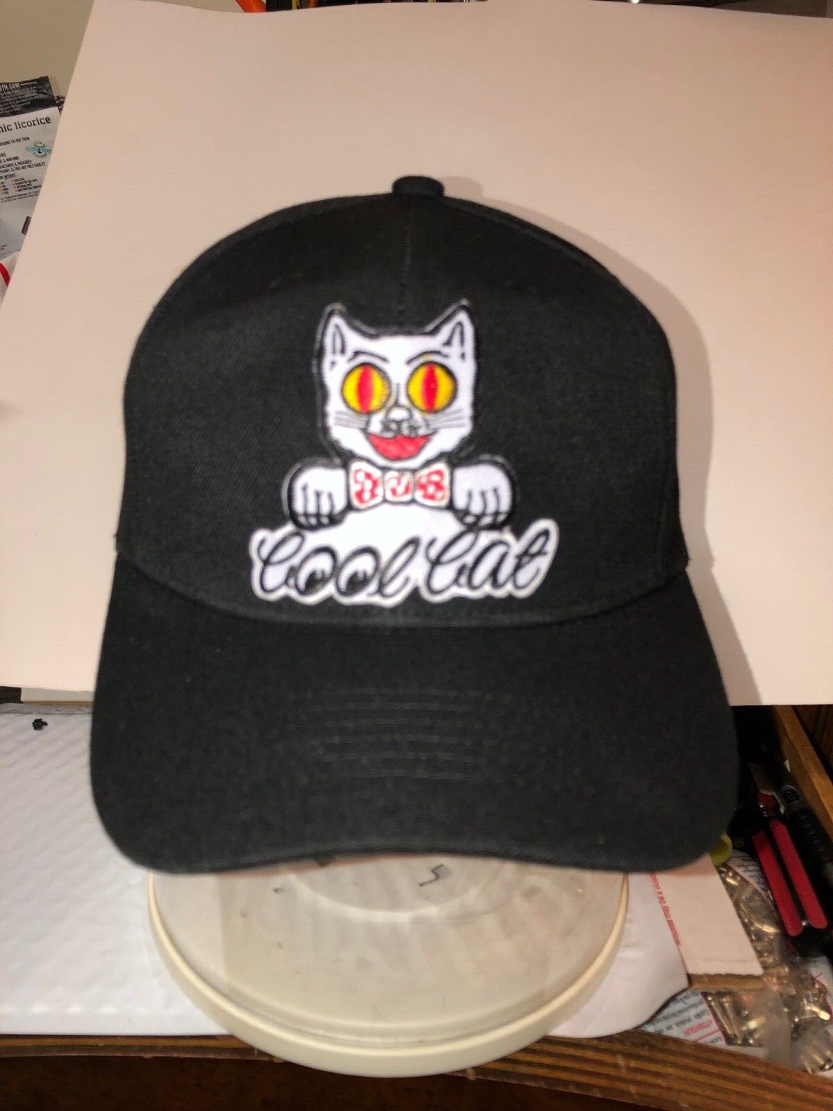 VINTAGE COOL CAT PLATE TOPPER EMBROIDERED PATCH ON BLACK HAT SUPER COOL ICONIC