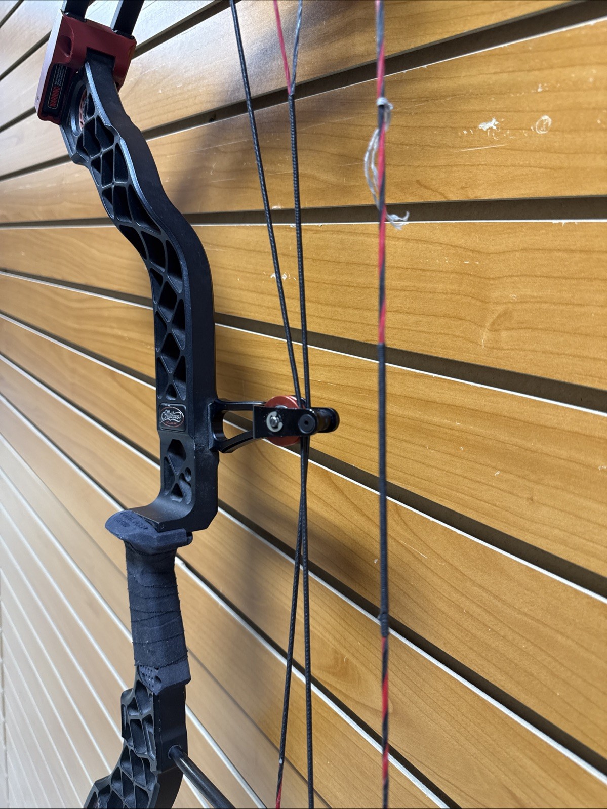Mathews Creed RH Compound Bow - 70# Max - 28” Cam Installed - Item 6017