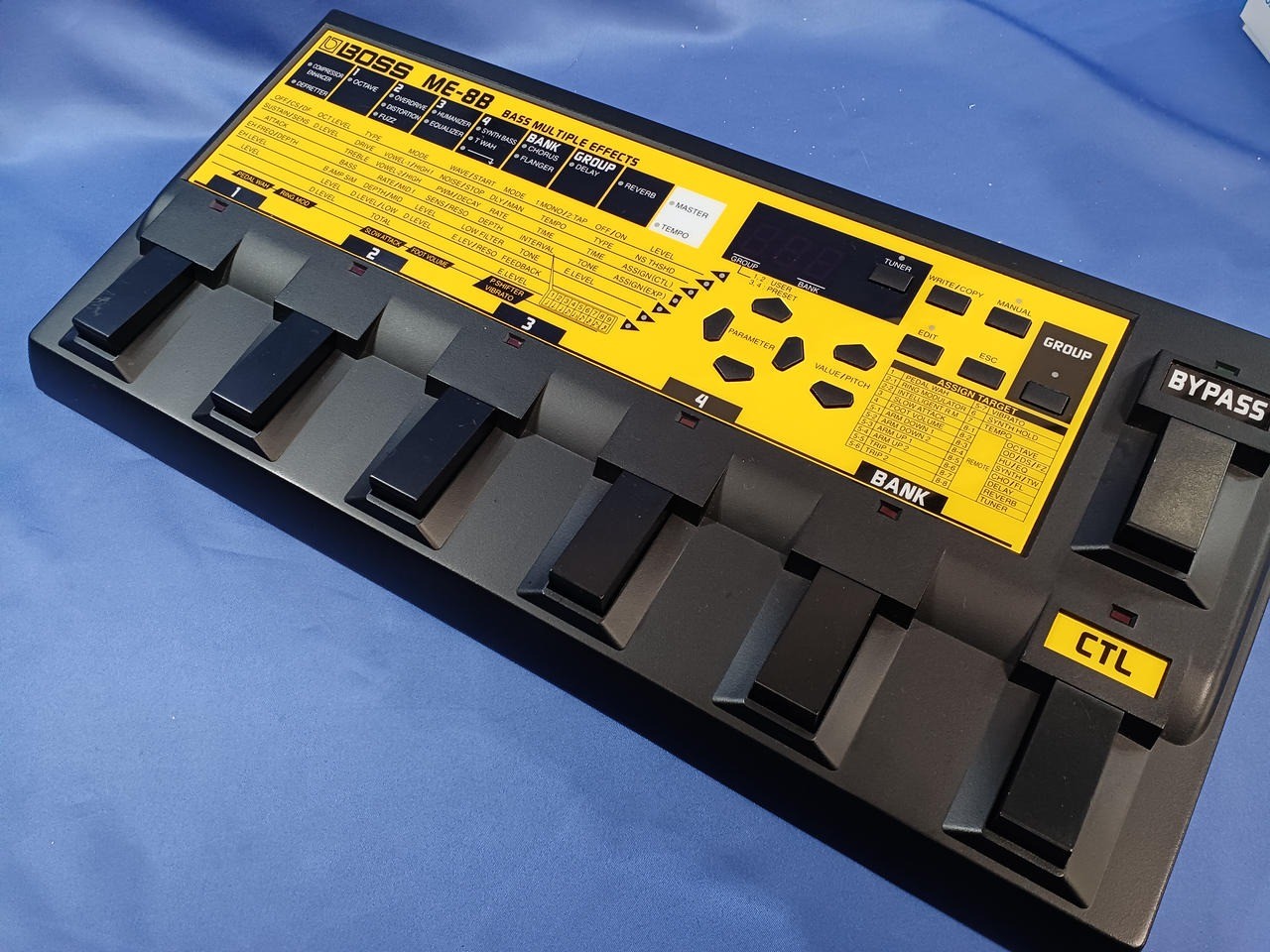 BOSS ME-8B Baas guitar multi-effects pedal