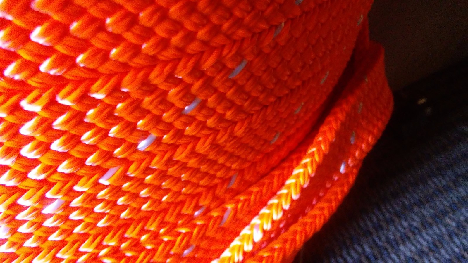 1.25" x 138 ft. hollow/flat braid polyester rope. High Quality. Made in USA.