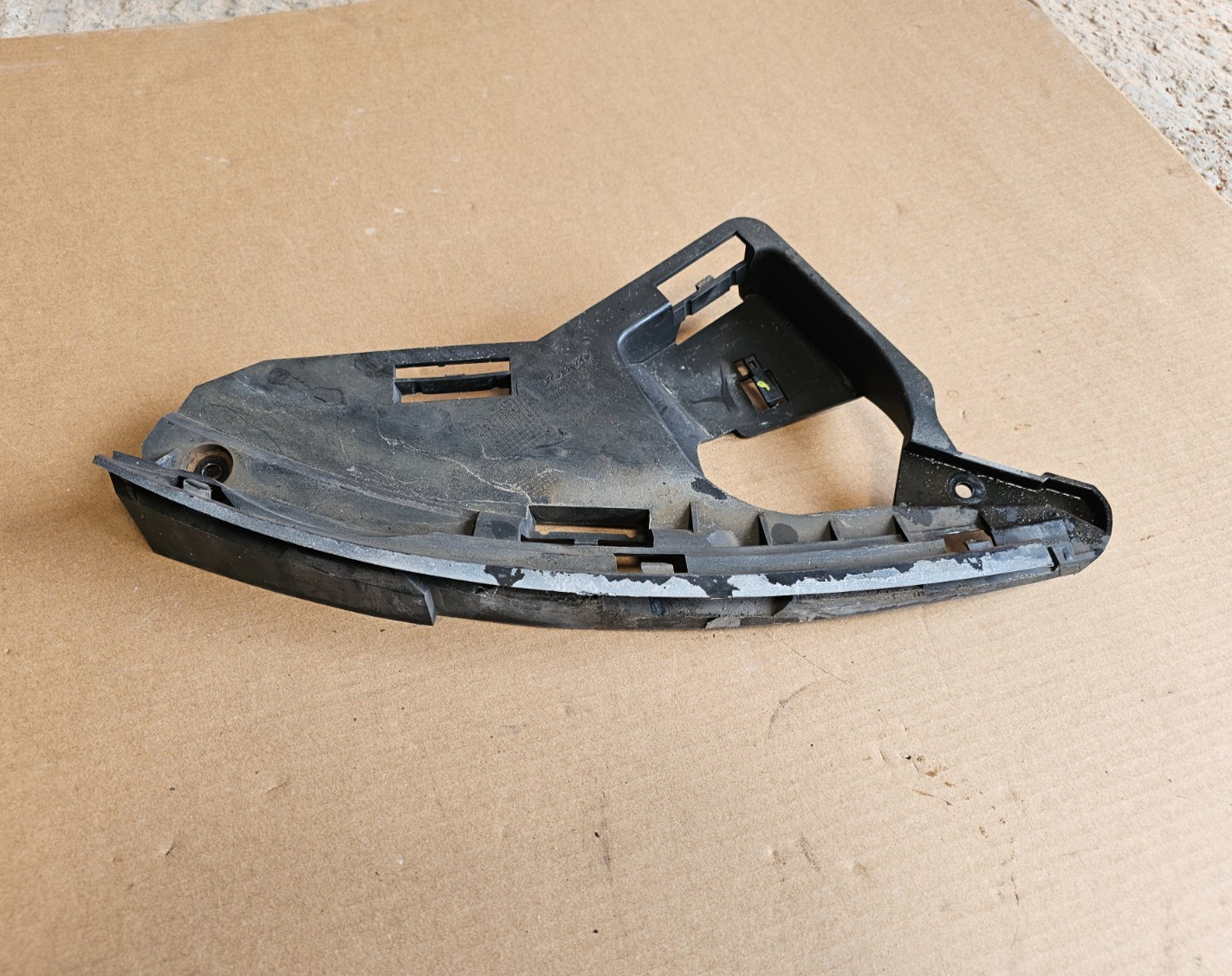 VOLVO XC60 Headlight Bracket Right Side 30763434 09-16