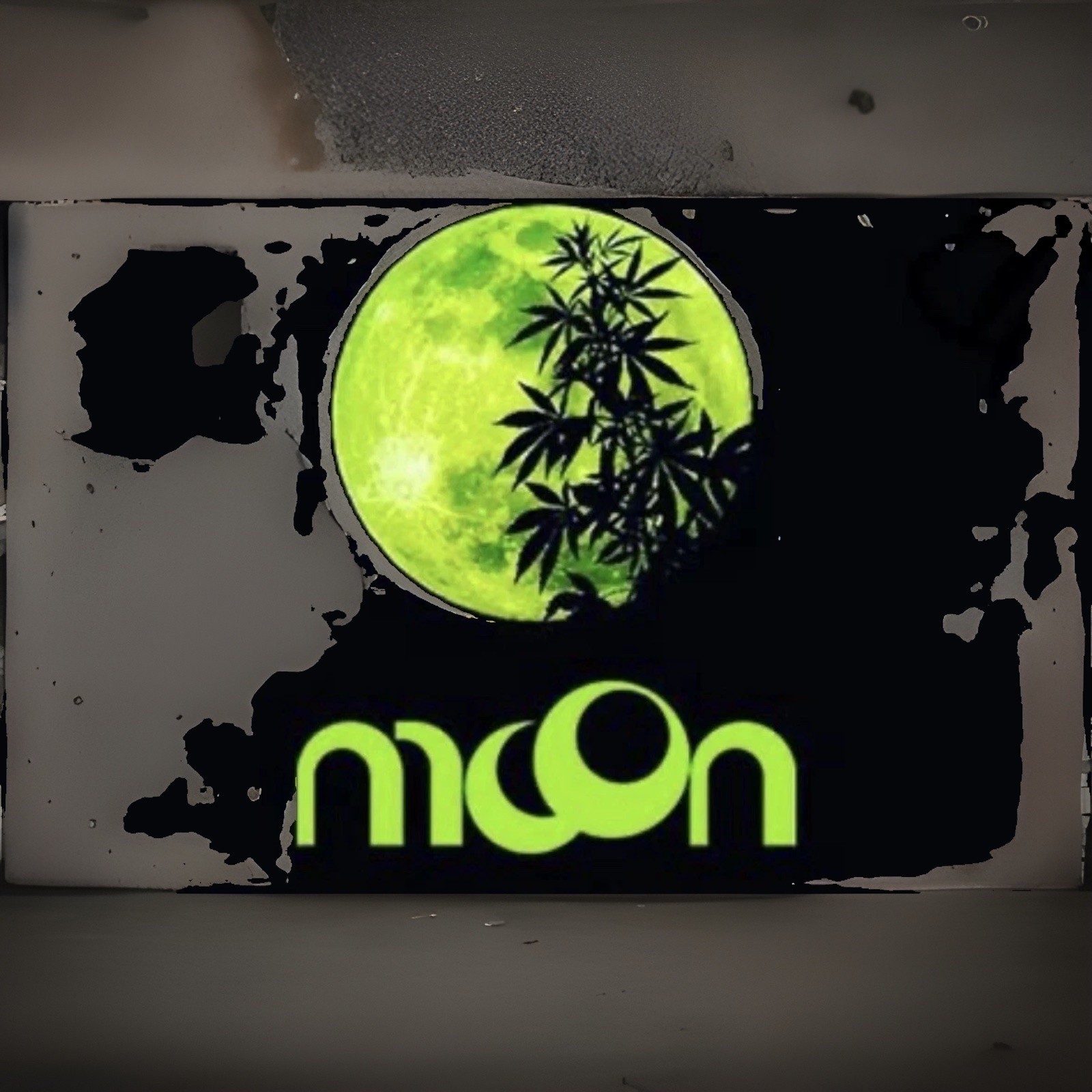 50 Packs Full Box MOON Rolling Papers 70mm Red Short Size