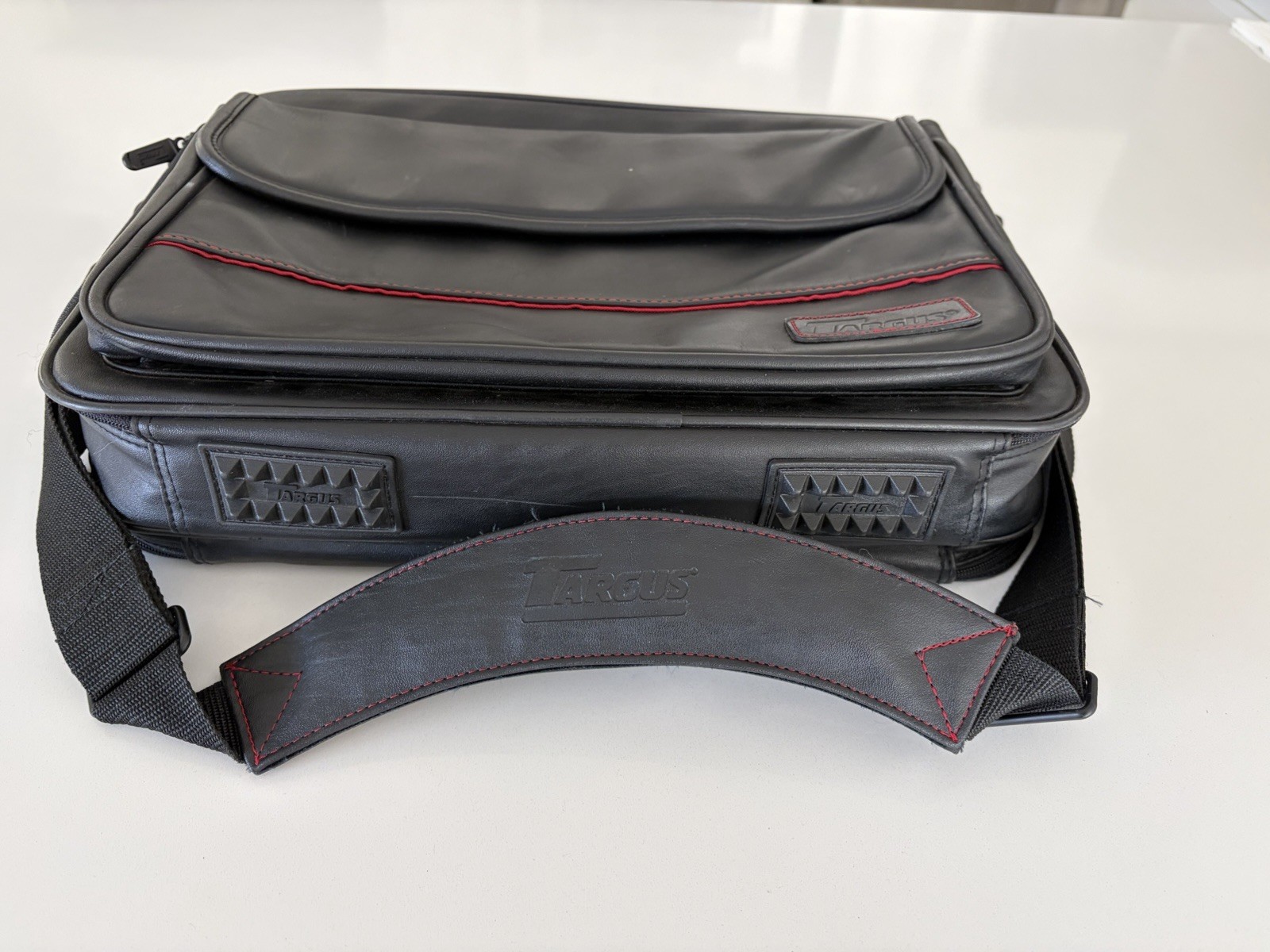 Targus CLN1 Laptop Briefcase Black Expandable Organizer Shoulder Bag