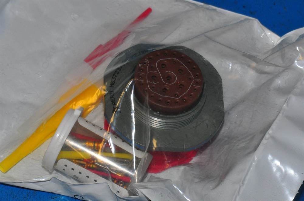 New (1pc) M83723/73W2232N A E PETSCHE Interconnect MIL-Spec