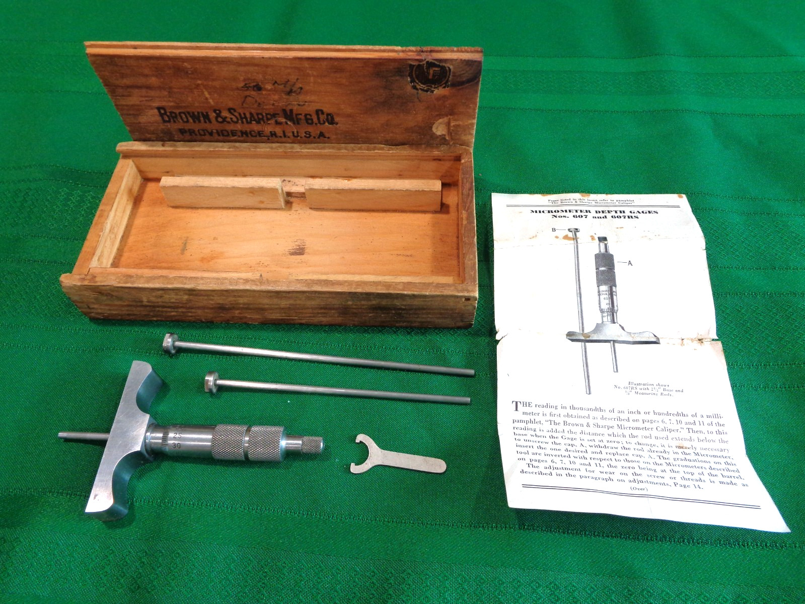 Vintage Brown & Sharpe #607RS Micrometer Depth Gage 2 1/2" base Original Box