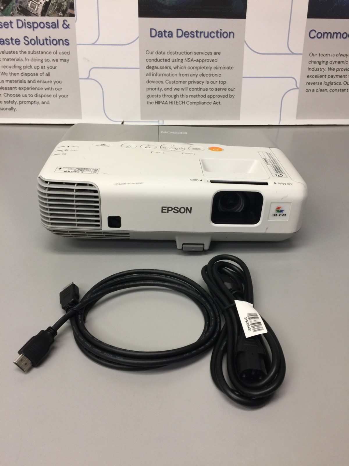Epson PowerLite 92 LCD Projector model:H381A !!! TESTED!!!#624 LAMP HOURS LEFT !