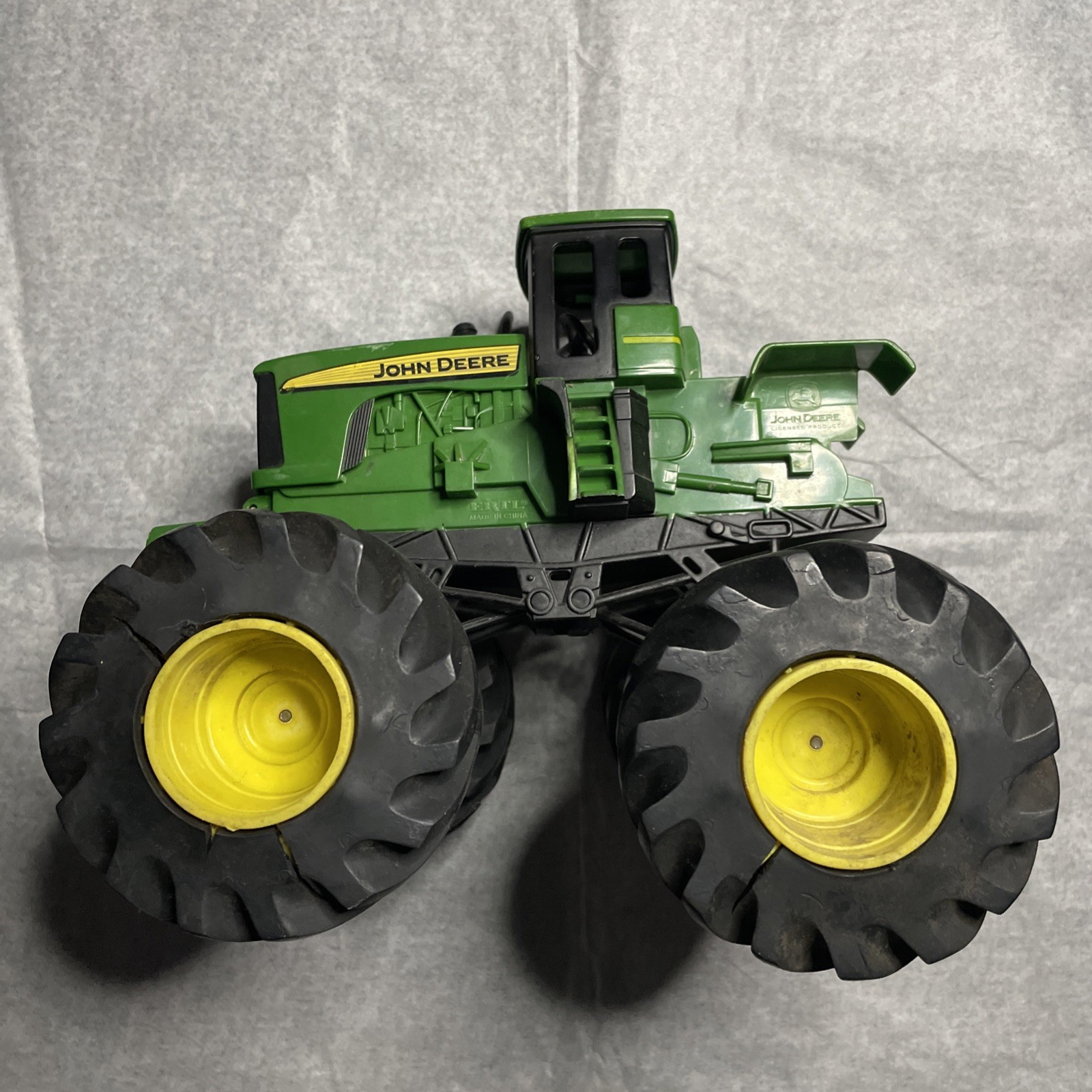 Ertl John Deere 9" x 7" Tractor Monster Treads with Shake and Sounds Action