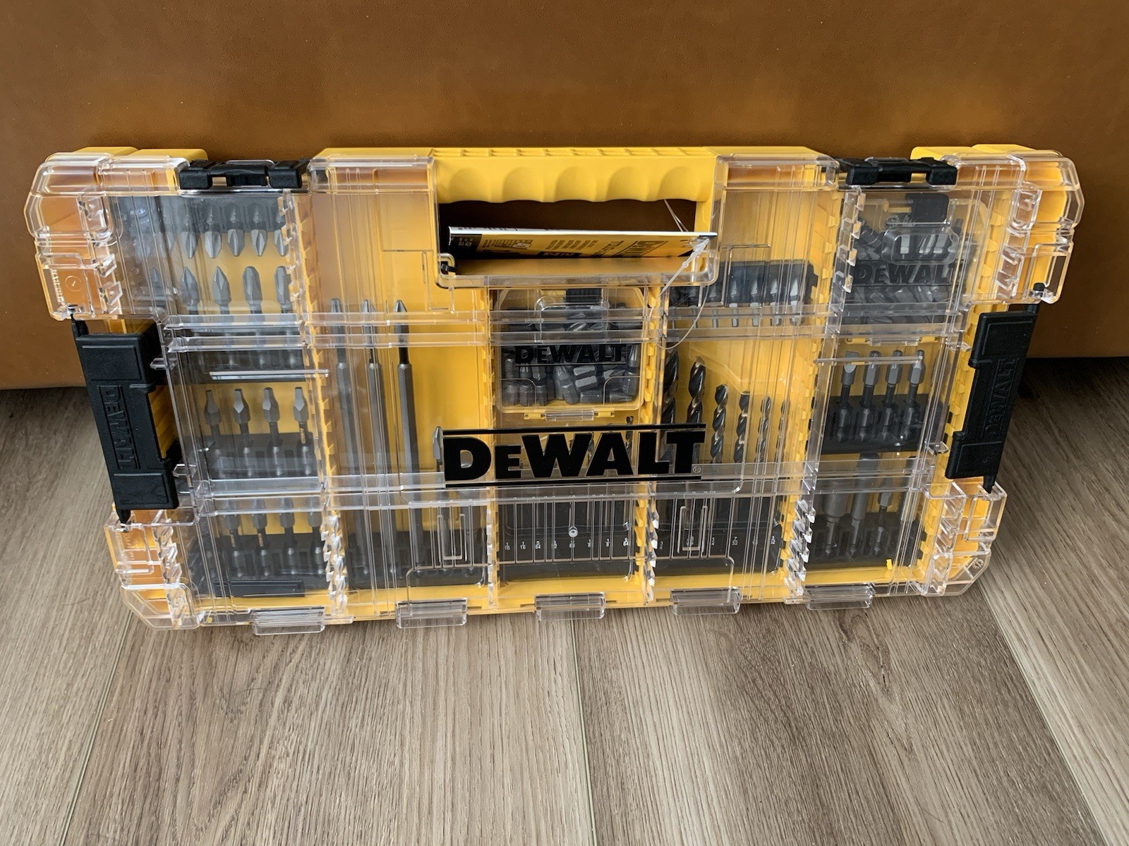 DEWALT TOUGH GRIP DRILL/SCREWDRIVER BIT SET (120 PIECE) **NEW**