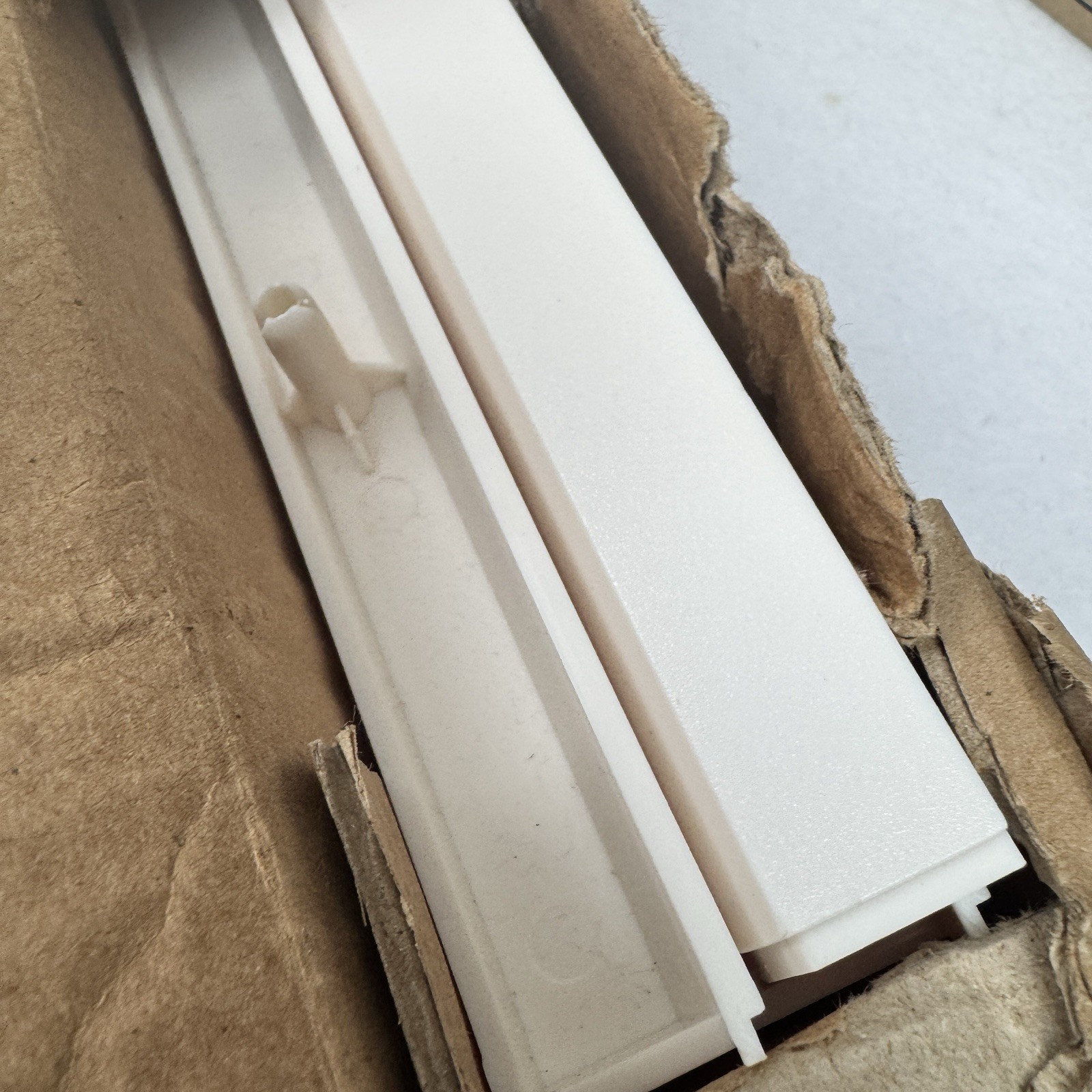 FLOW Wall System Finishing Strip (6 Strips) FWS-FS12-6 White