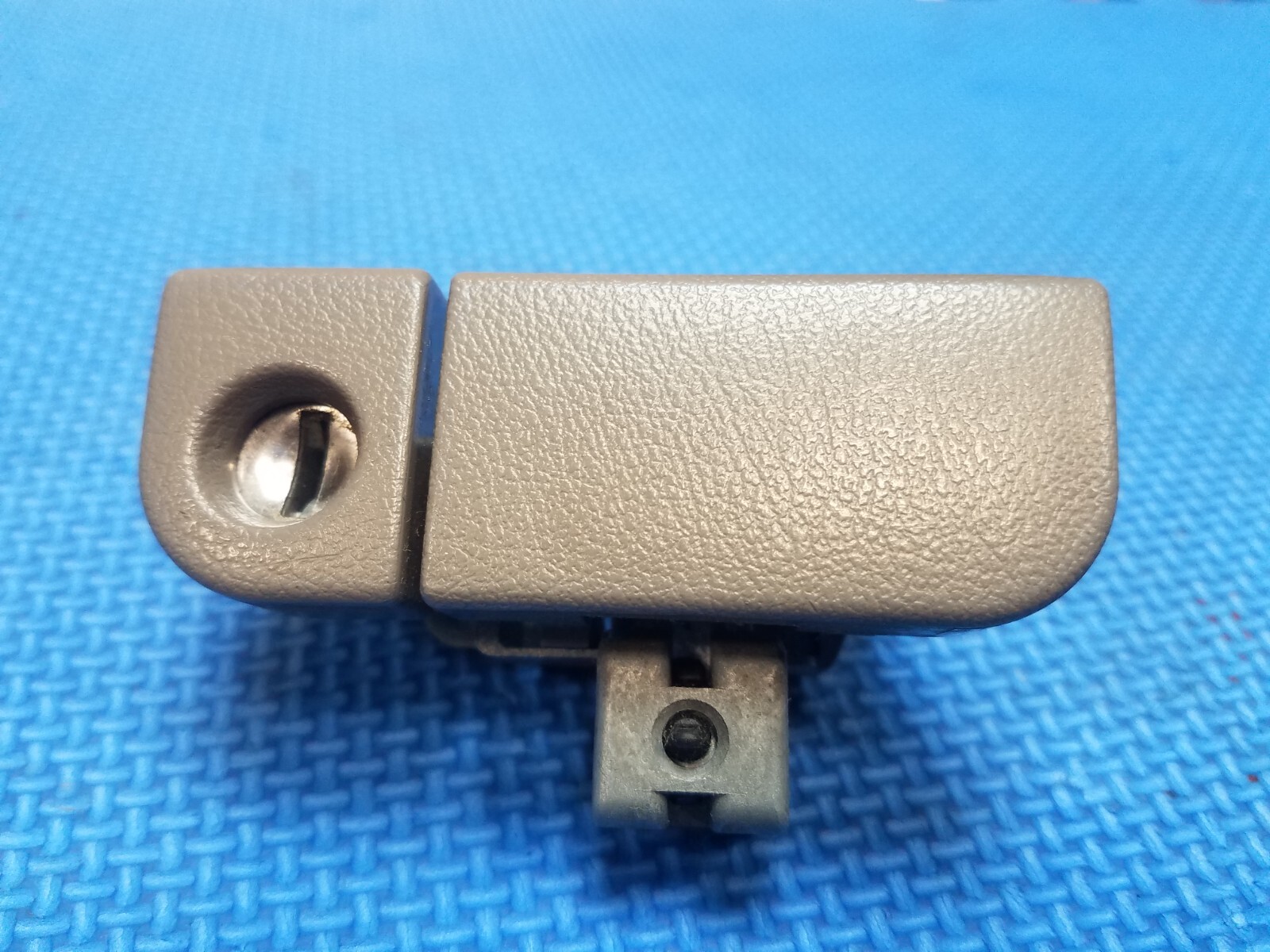 2003-2003 HONDA Element 1997-2006 Honda CR-V 95-04 ODYSSEY Glove Box Latch GRAY