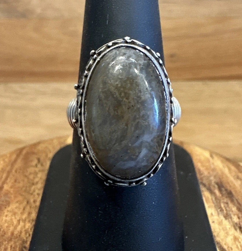 Sterling silver fossil coral (agate) beaded crown & scroll shoulders - VTG 7.5