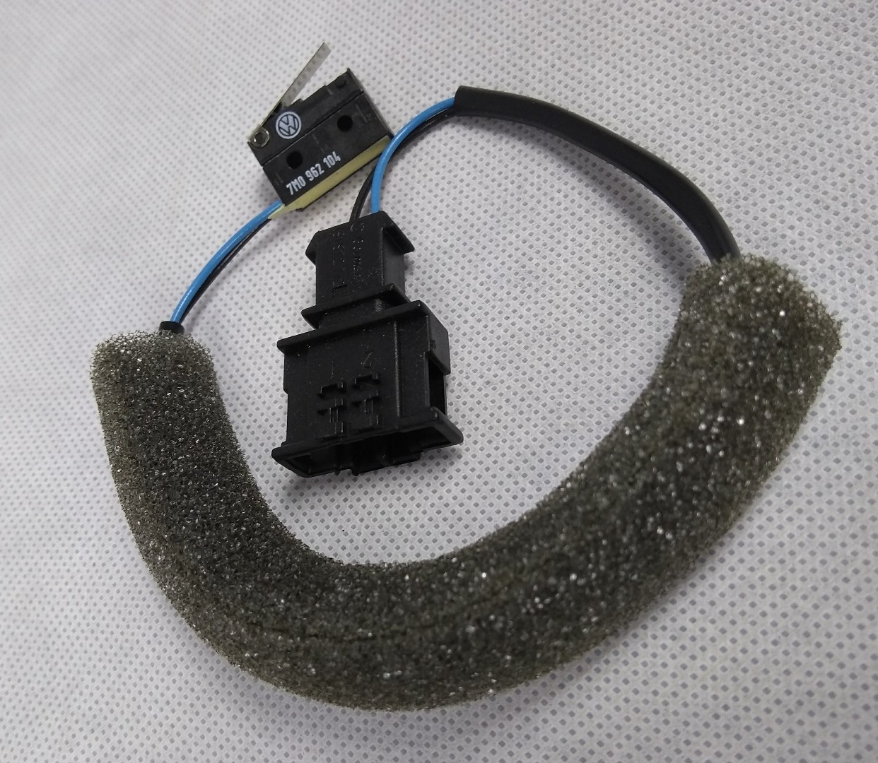 Genuine VW/Audi Microswitch Liftgate 7M0-962-104