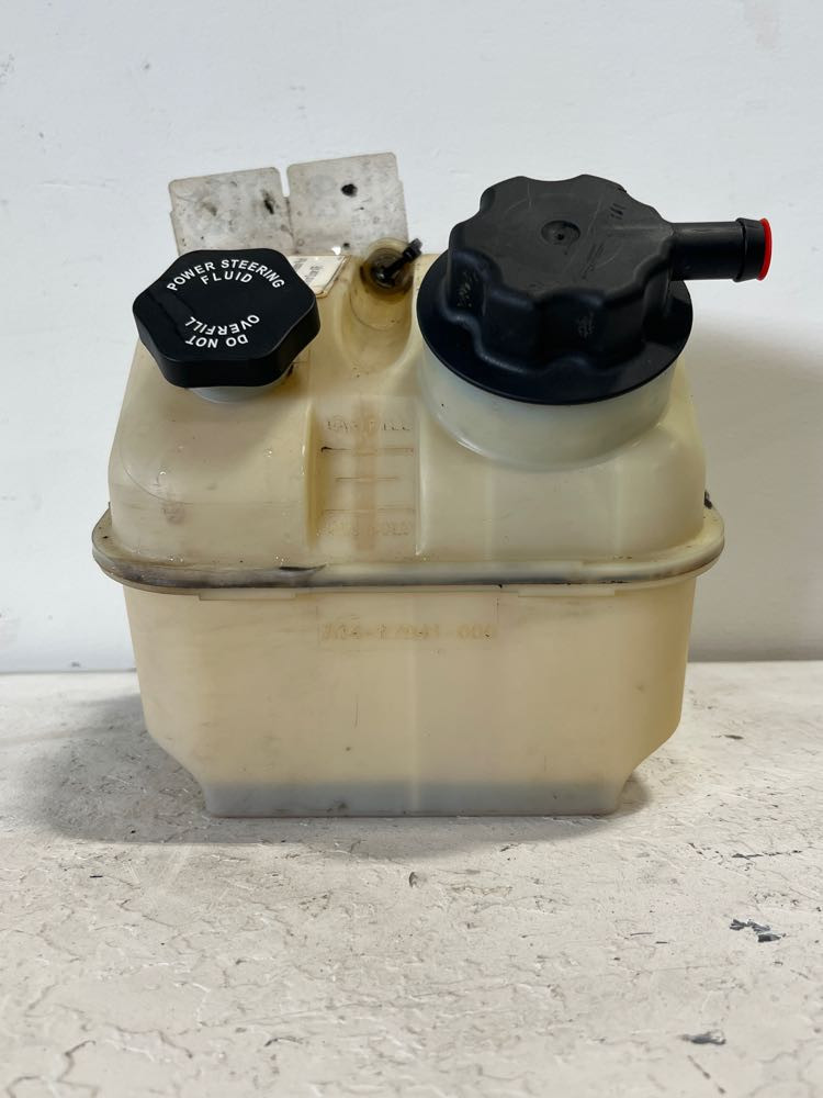 2013-2016 Freightliner 122SD Power Steering Reservoir A1417941000 (631-10298)
