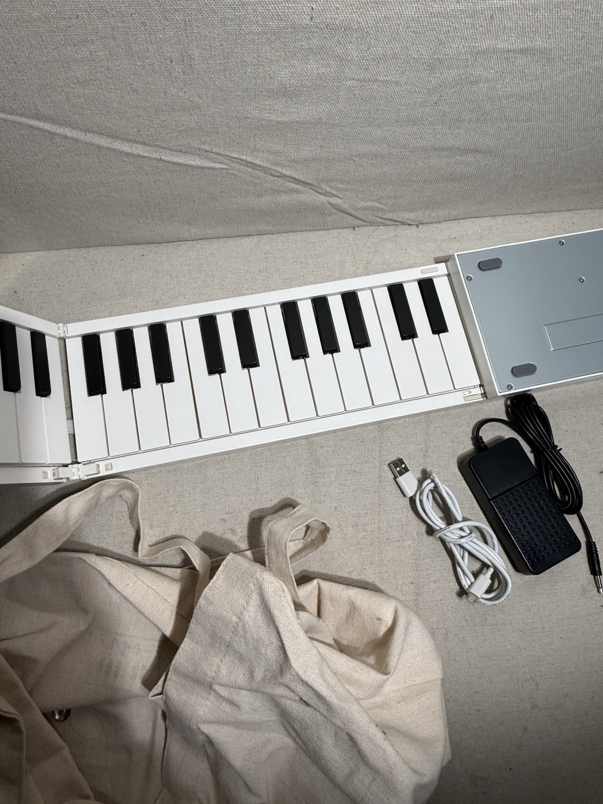 Lightweight 88-Key Rechargeable MIDI Keyboard**