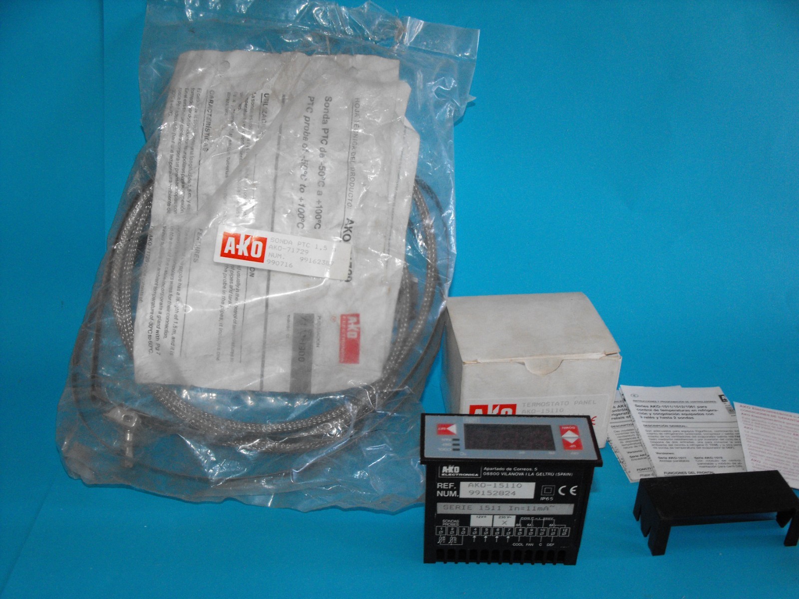 AKO-15110+AKO-71729.DIGITAL TEMPERATURE CONTROLLER.+PTC.-50/+100.NEW