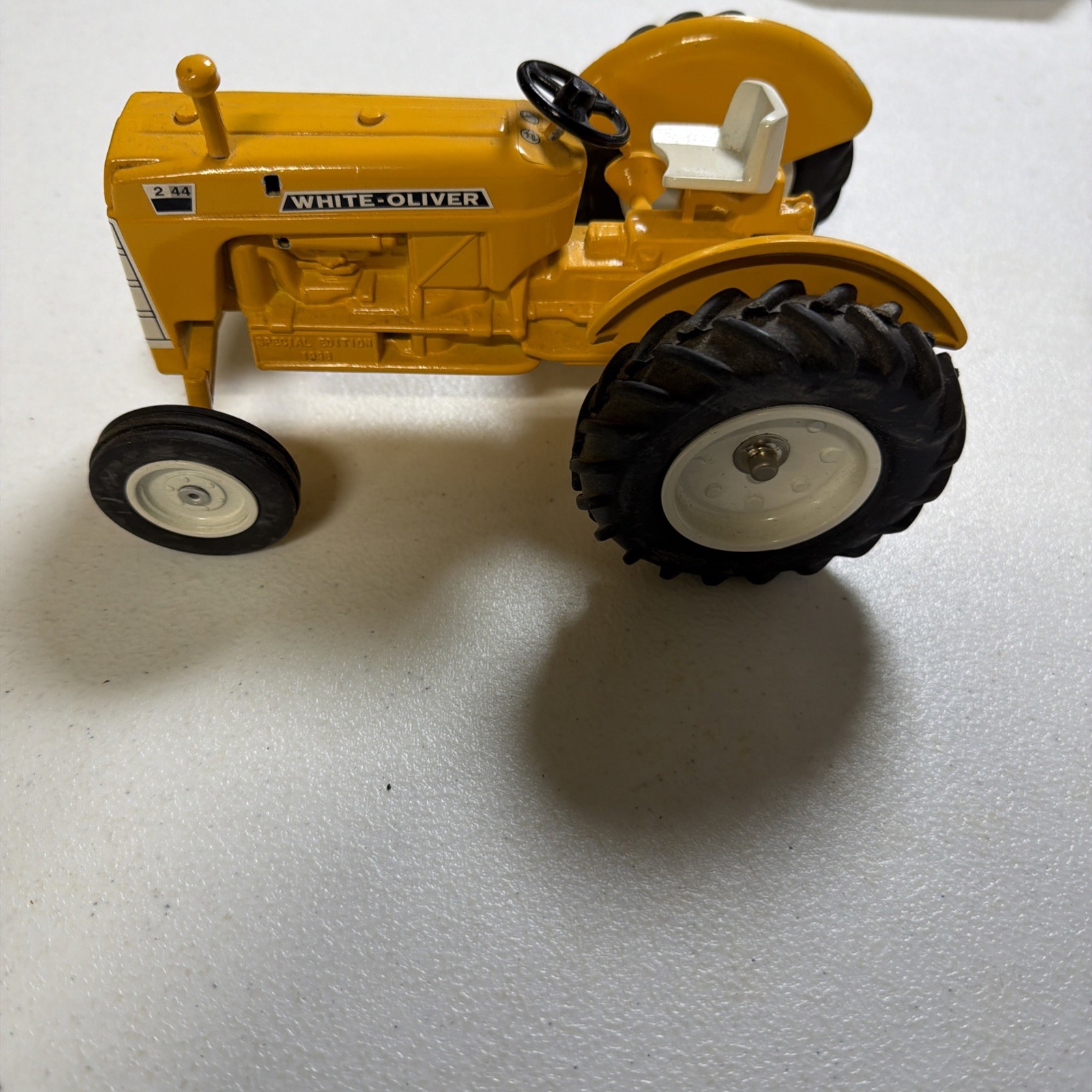 1/16 White Oliver 2-44 Special Edition 1998 SpecCast