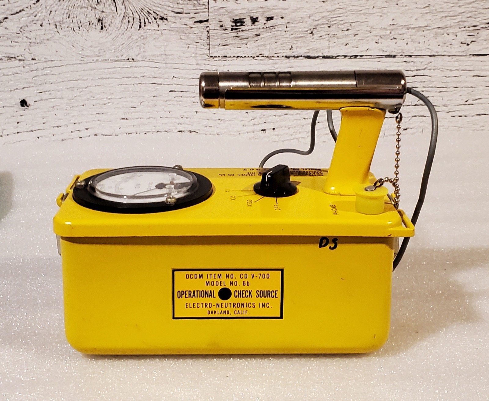 Civil Defense Model 6B Geiger Counter CD V-700 Electro-Neutronics