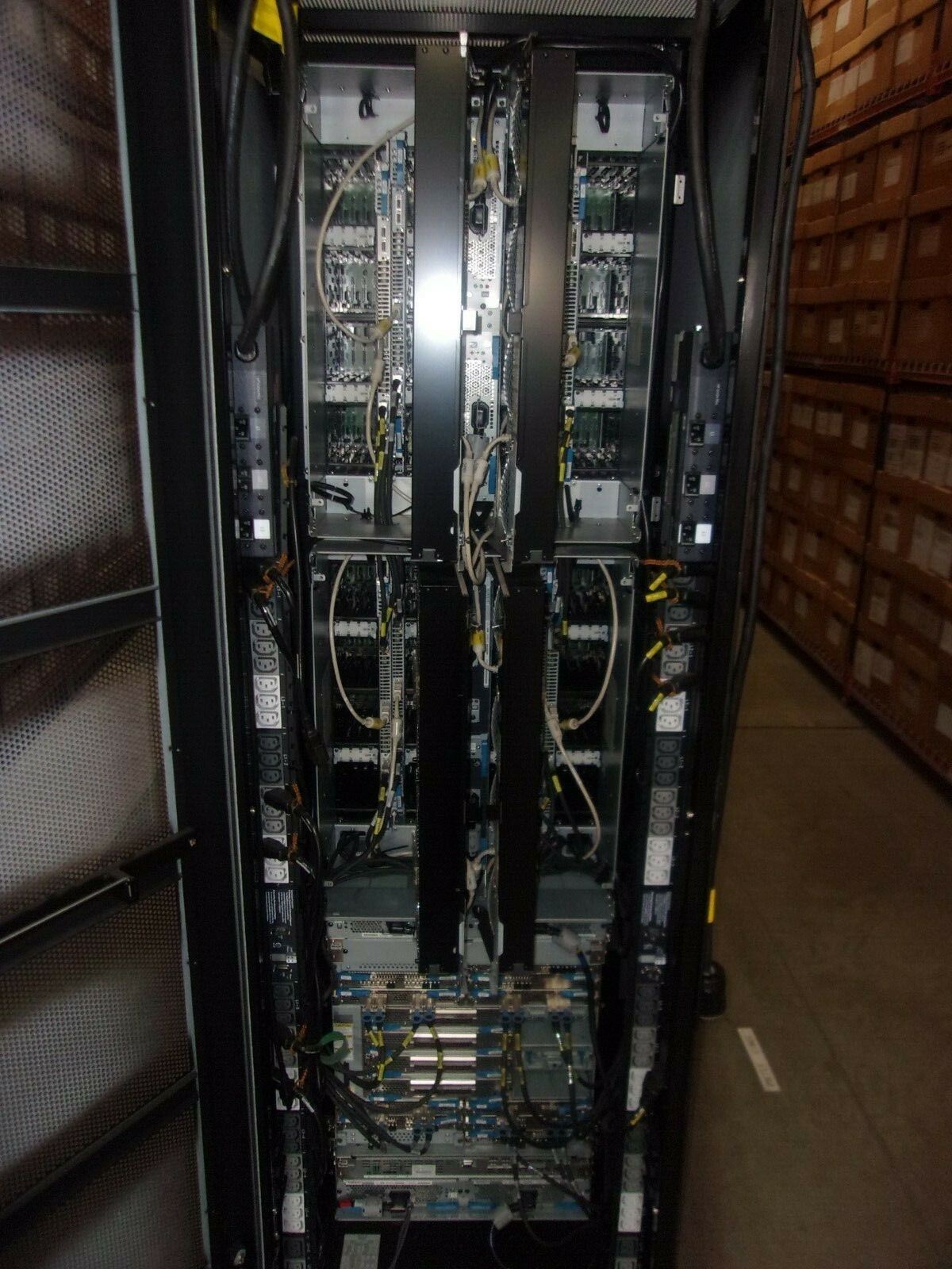 HP HPE XP P9500 (eXtended Platform) STORAGE WORKS DATA STORAGE DISK ARRAY