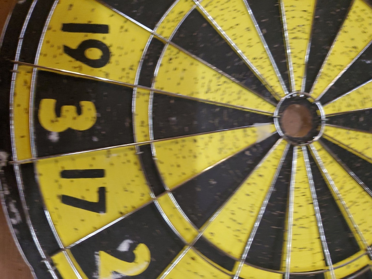 Kings Head Pub & Lodging Dart Board Set Missing Darts Used