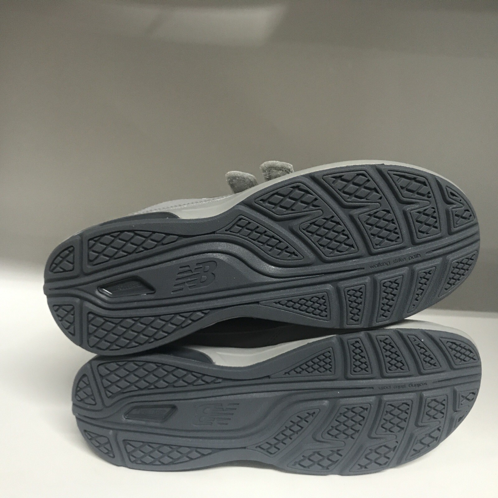 New Balance 813v1 Grey Men's Size 8 Medium