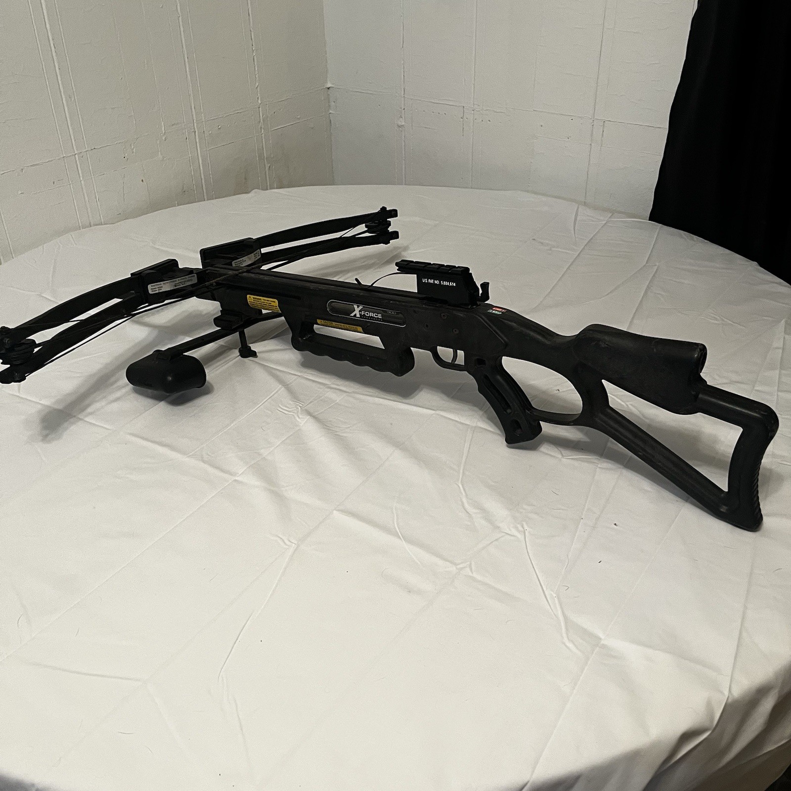 Eastman Outfitters X-Force 300BLK Crossbow With Quiver