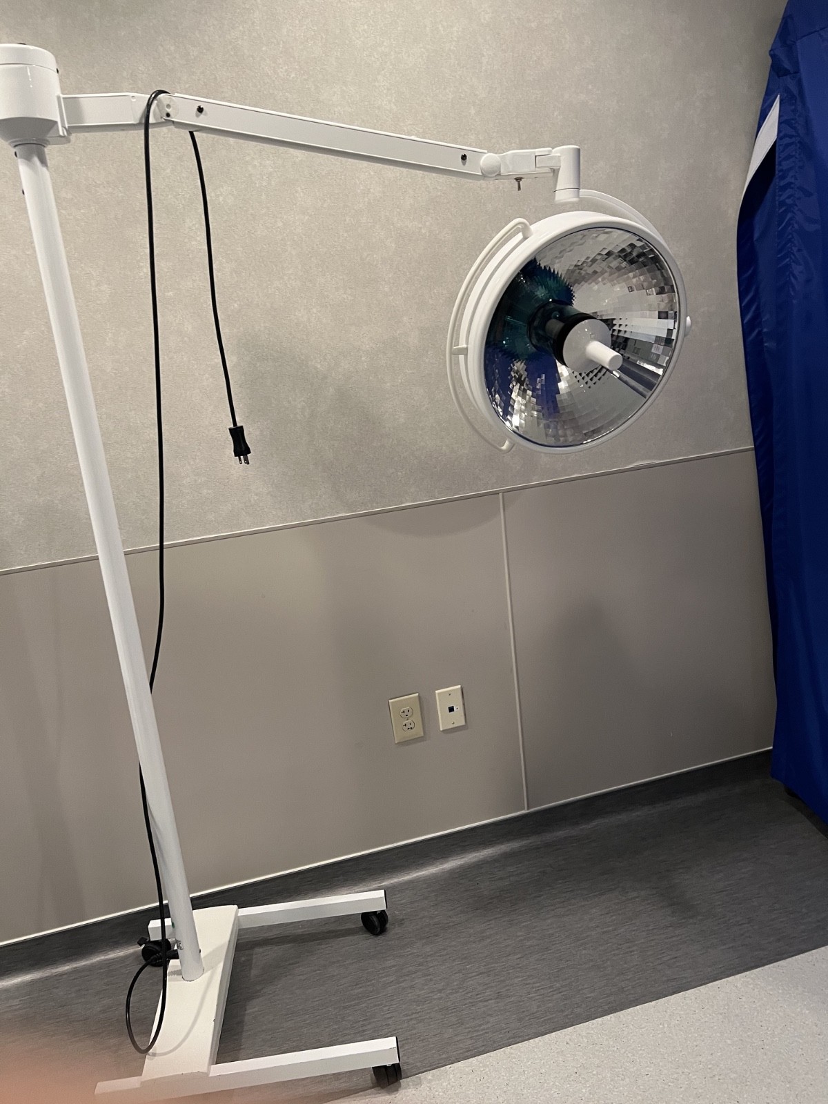 medical exam light on wheels
