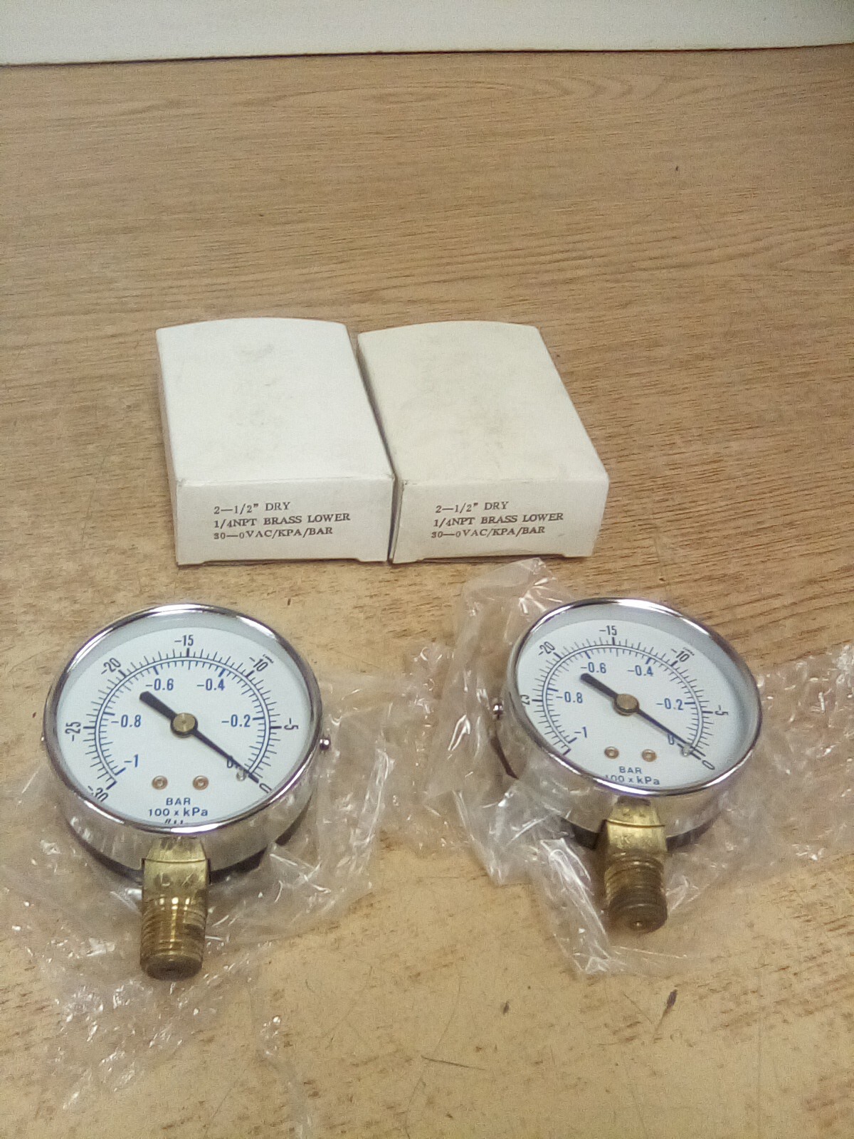 Lot Of 2 Pressure Gauge Brass Lower 2-1/2" Dry 1/4 NOT 30-0 VAC/KPA/BAR