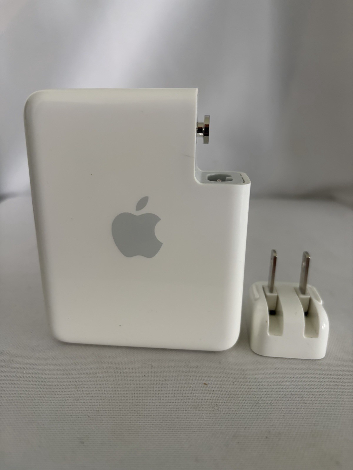 Apple Airport Express 54 Mbps Wireless N Base Station - White